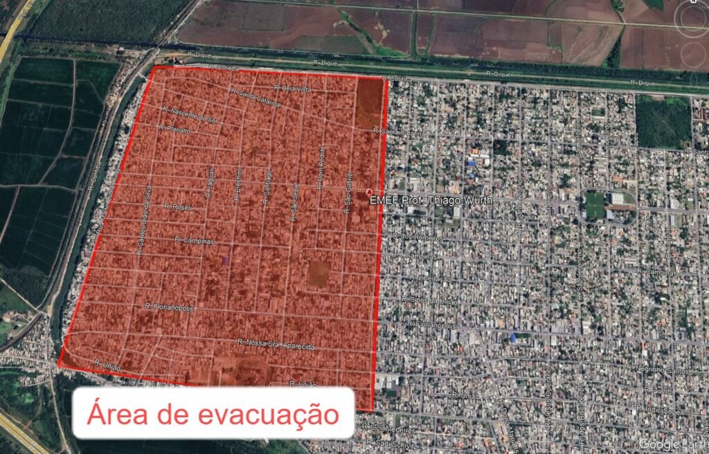 Prefeitura alerta para evacuação imediata das residências entre a rua