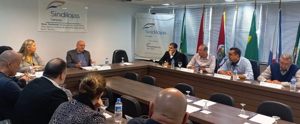 Serviços e produtos disponibilizados às empresas de Canoas são apresentados em reunião do Sindilojas