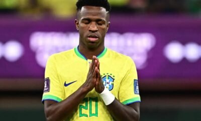 Perseguição e atos racistas contra jogador Vini Jr. ultrapassam todos os limites aceitáveis, dentro e fora do futebol - Foto: GABRIEL BOUYS / AFP