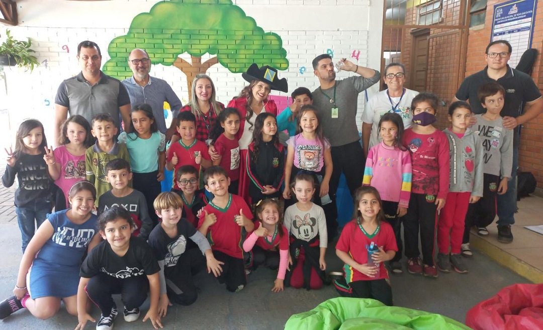 Pró-Sinos, professora Maluquinha e professor Duda Gasparoni promovem atividades ambientais nas escolas do município