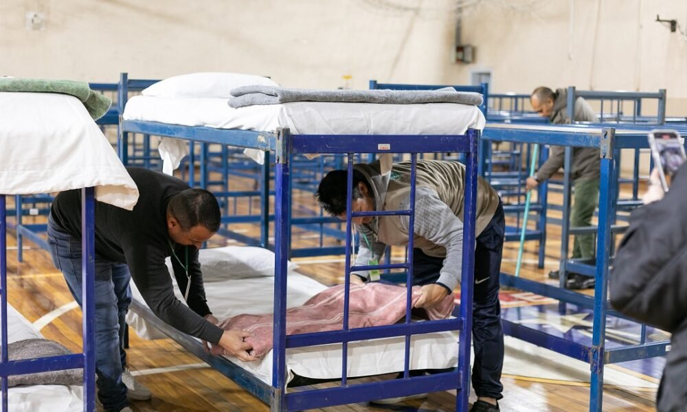 Com a chegada do frio, abrigo para pessoas em situação de rua e animais é preparado para reabrir em Canoas/Foto: Pamella Mendes