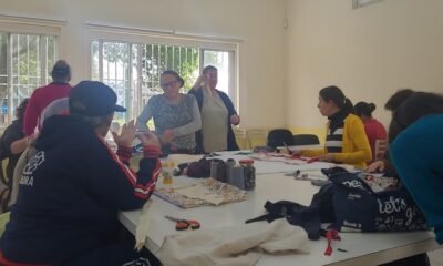 Curso de Costura Criativa promovido em Canoas entrega certificados para participantes