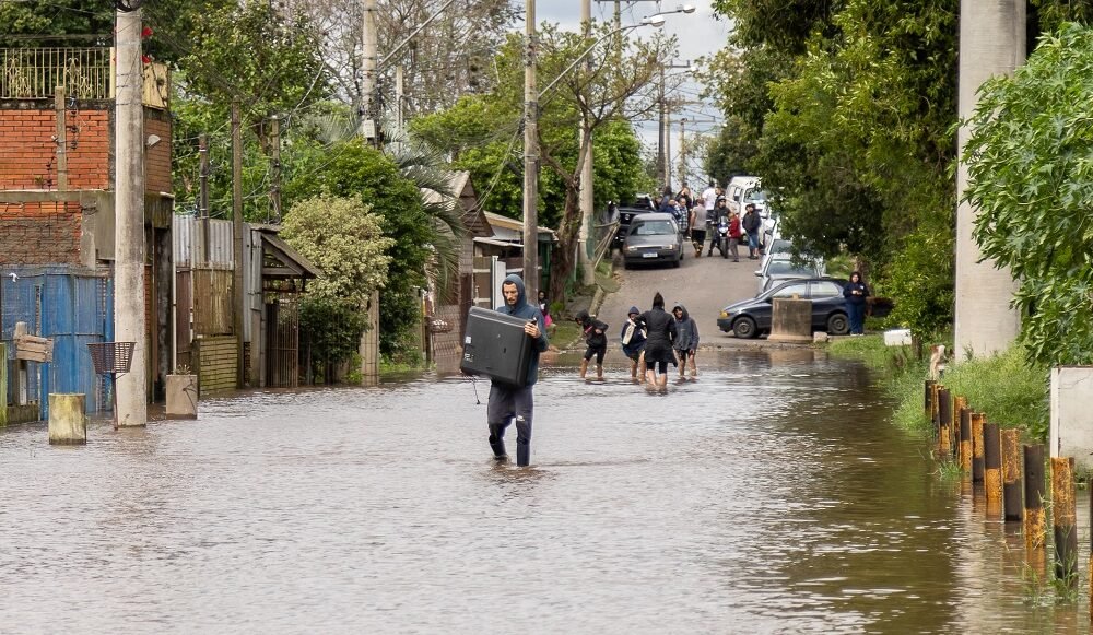 Famílias canoenses seguem sendo atendidas pela Defesa Civil após temporal - Foto: Thiago Guimarães