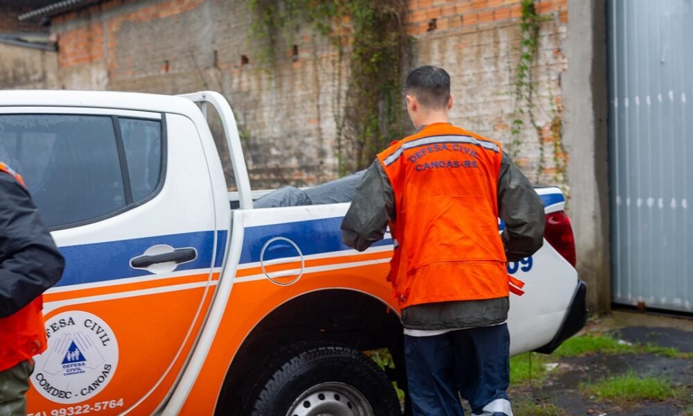Canoas recebe doações de telhas para atender moradores atingidos pela chuva de granizo; veja como ajudar - Foto: Thiago Guimarães