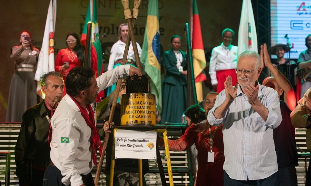 Chama Crioula é extinta e marca encerramento da Semana Farroupilha de Canoas