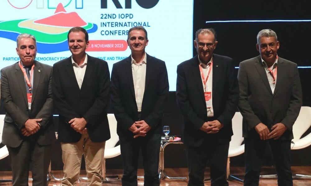 André Ceciliano - Secretário Especial de Assuntos Federativos, Eduardo Paes - Prefeito do Rio de Janeiro, Éric Piolle - Prefeito de Grenoble/França, Jairo Jorge - Prefeito de Canoas e Sebastião Melo - Prefeito de Porto Alegre - Crédito da foto: MARCOS DE PAULA/PREFEITURA DO RIO