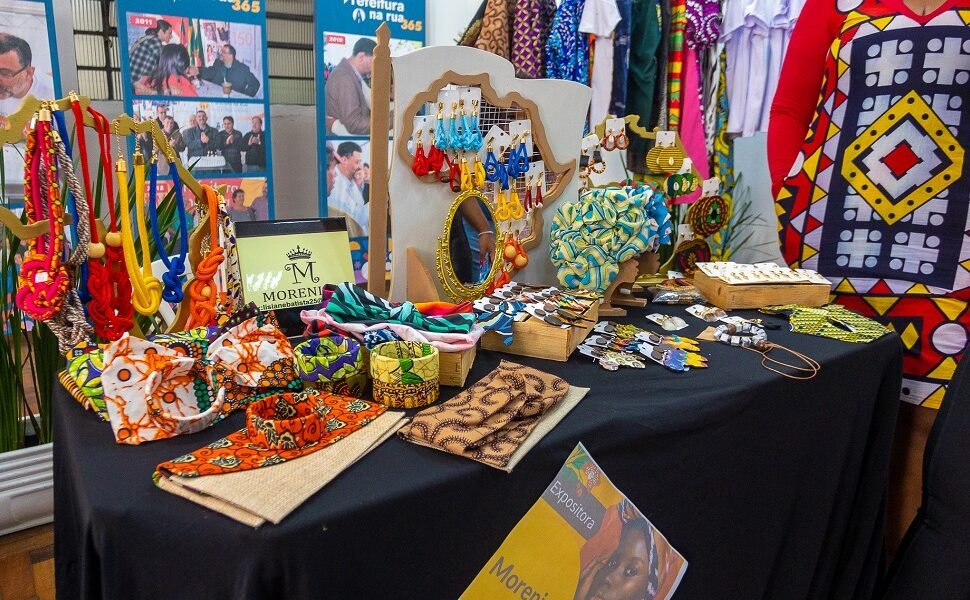Feira de Afroempreendedorismo dento da Prefeitura de Canoas reforça empoderamento de mulheres negras - Foto: Thiago Guimarães