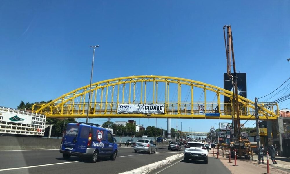 Trânsito na Av. Getúlio Vargas é afetado por instalação de passarela - Foto: O Timoneiro