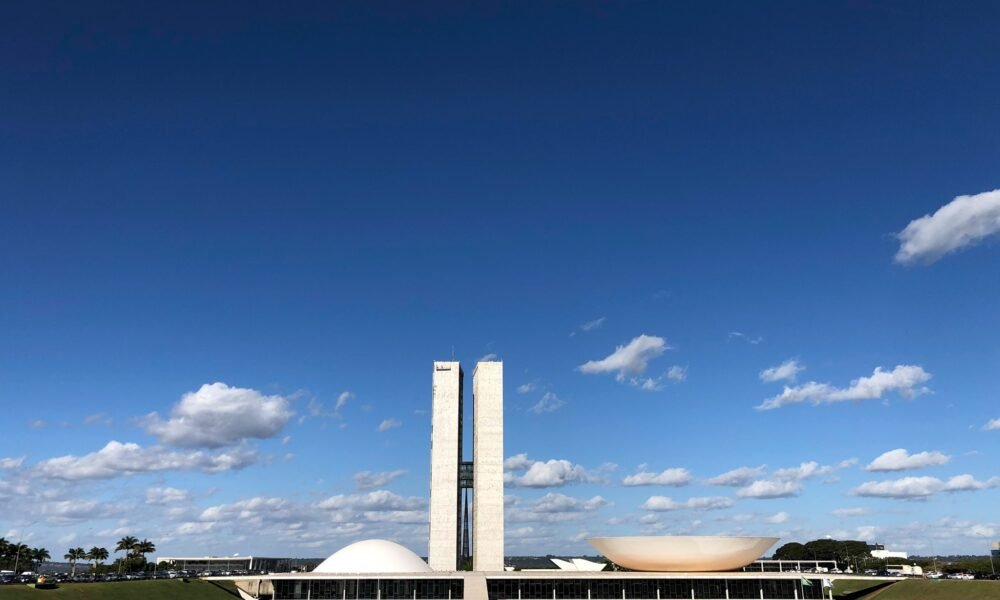 Governador em exercício vai a Brasília tratar da renegociação das dívidas dos estados
