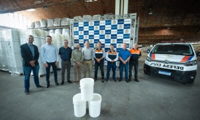 Gerente de Relações Institucionais da Braskem no RS, Daniel Fleischer (ao centro) e Coronel Santiago Soares Dias de Castro, Subchefe da Casa Militar- Proteção e Defesa Civil (a sua esquerda). FOTO: Jefferson Bernardes/ Agência Preview