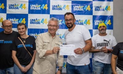 Vereador Eric Douglas assina ficha no União Brasil