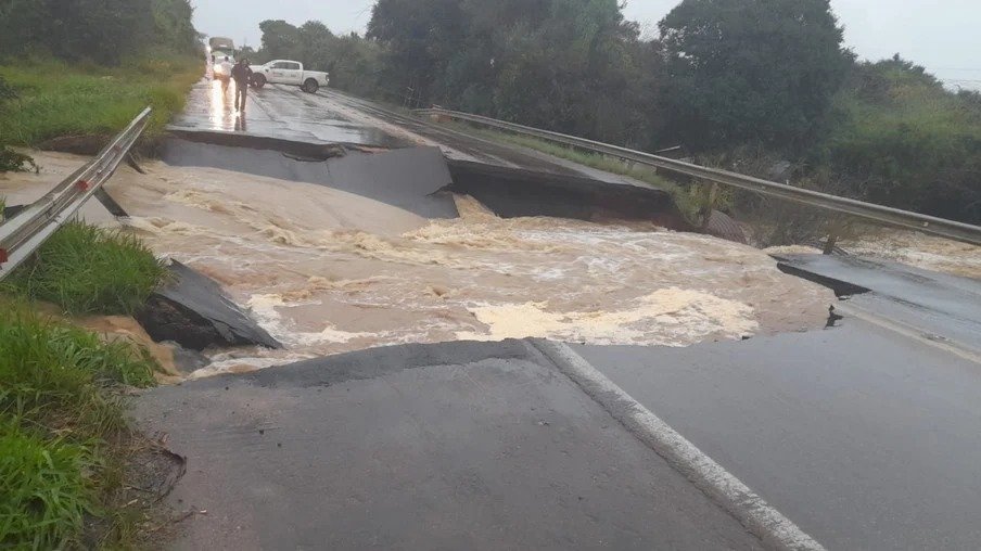 PRF divulga lista de bloqueios de rodovias por conta das fortes chuvas no RS