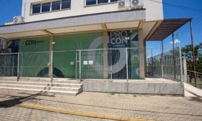 pós diversas ligações para a nossa redação de moradores de Canoas relatando que haviam recebido cobranças de energia elétrica no mês de maio em regiões afetadas pela enchente, nossa reportagem procurou a RGE para esclarecimentos sobre as faturas e como os consumidores deveriam procurar ajuda em casos de dúvidas, contando também a história da Janaína