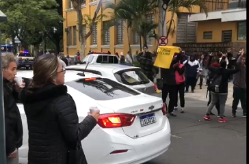 Sessão da Câmara de Vereadores de Canoas é encerrada por conta de protestos