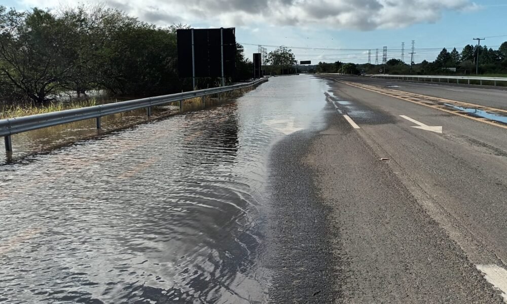 Nova Santa Rita tem acessos bloqueados na BR 386 em ambos sentidos