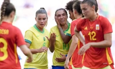 Após expulsão de Marta por voadora em adversária, Brasil perde para Espanha e situação é delicada - Foto Juan Manuel Serrano ArceGetty Images