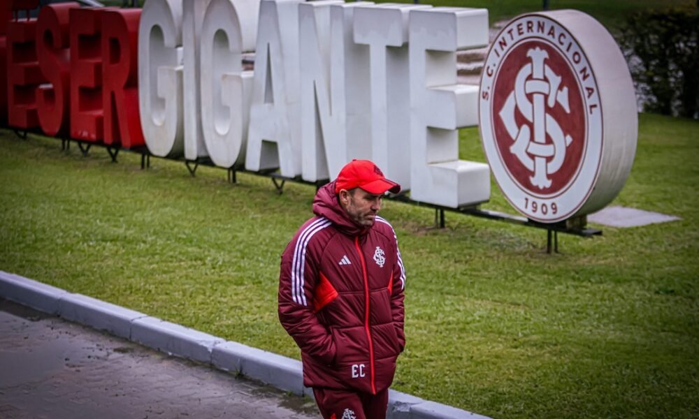 Após mais uma derrota do Internacional, técnico Coudet deixa comando do clube