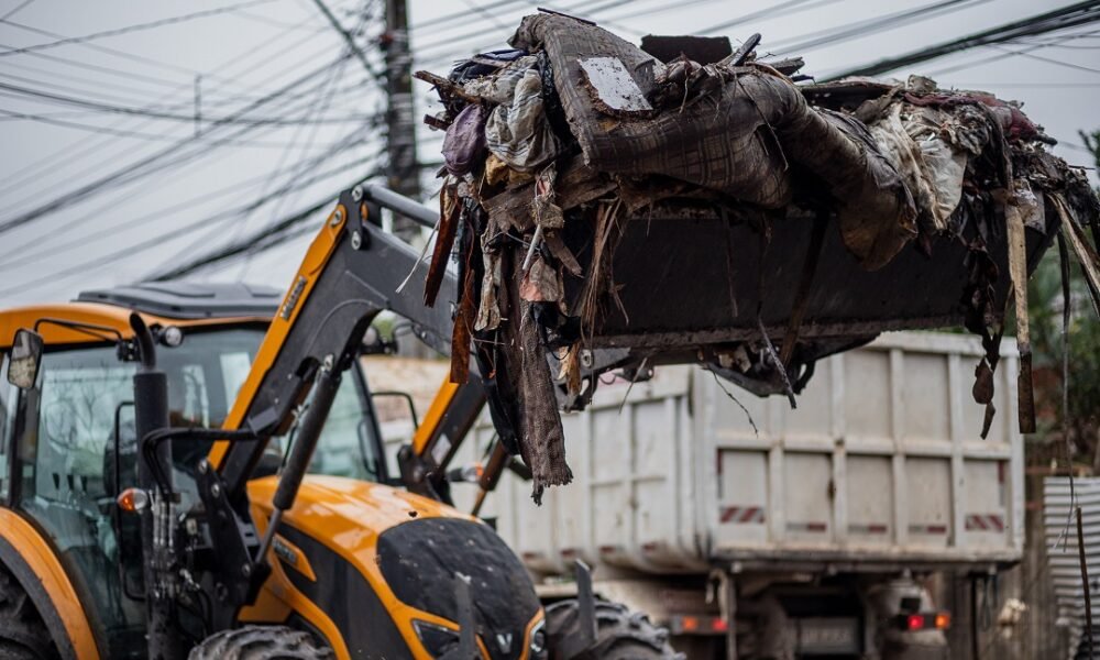 Edital para MEIs e empresas atuarem na limpeza das ruas de Canoas é aberto - Bruna Ourique