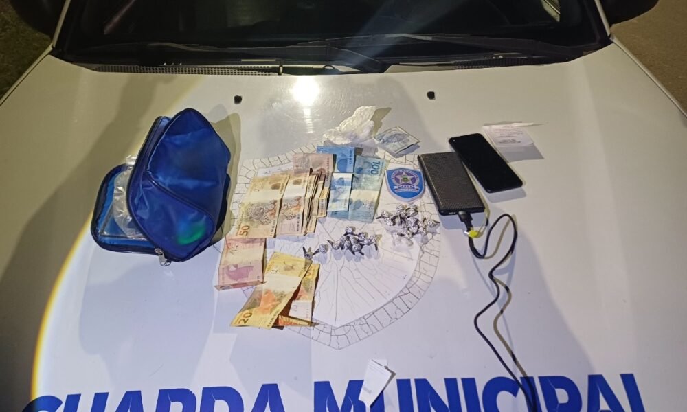 Mulher presa por tráfico e adolescente sem CNH apreendido pela Guarda Municipal