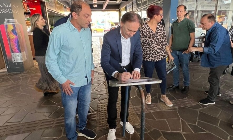 Lojas da rodoviária de Porto Alegre são reabertas ao público após inundação