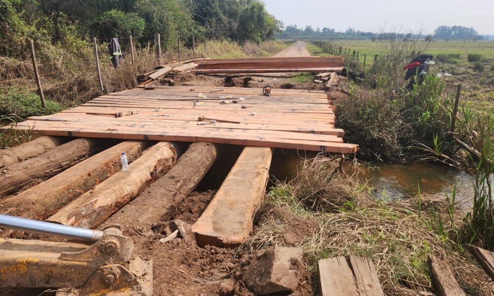 Ponte que liga Nova Santa Rita e Portão é reconstruída após fortes chuvas de abril