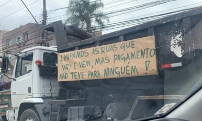 Empresas que trabalharam na retirada de resíduos da enchente protestam por falta de pagamento