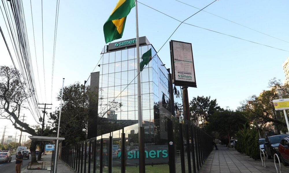 Simers formula tese jurídica pioneira, pedindo fim do abate-teto para carreiras médicas municipais