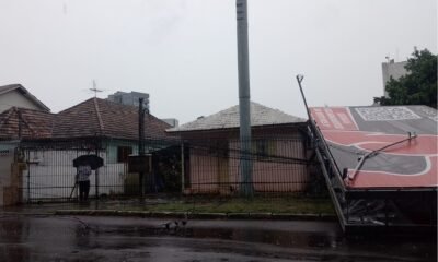 VENTOS DE 89 KMH Prefeitura atende chamados de destelhamento e quedas de árvores devido ao temporal em Canoas