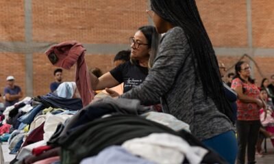 Mais de 400 colchões e roupas de cama doados para moradores do bairro Fátima, em Canoas