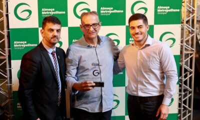 Jairo Jorge é agraciado com troféu por liderança e atuação na enchente de Canoas