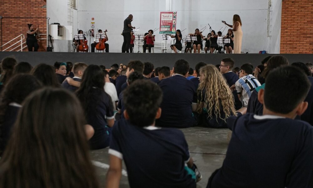 Natal da Transformação em Canoas teve apresentação da Orquestra Guajuviras na terça