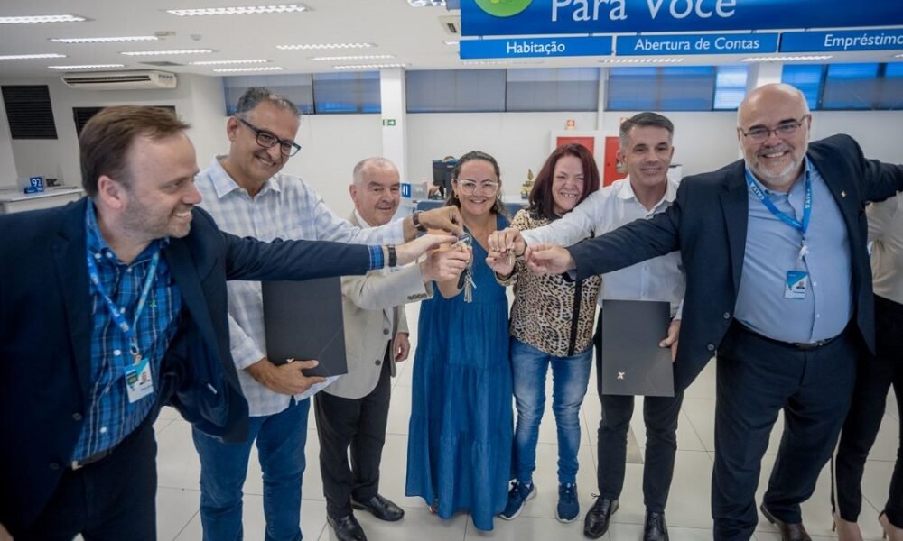 Primeiras famílias de Canoas recebem chaves dos imóveis da Compra Assistida