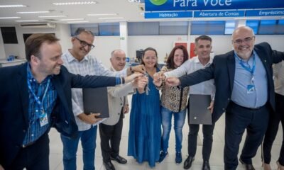 Primeiras famílias de Canoas recebem chaves dos imóveis da Compra Assistida