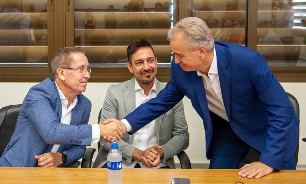 Airton Souza e Rodrigo Busato anunciam secretário de Saúde e mais nove nomes