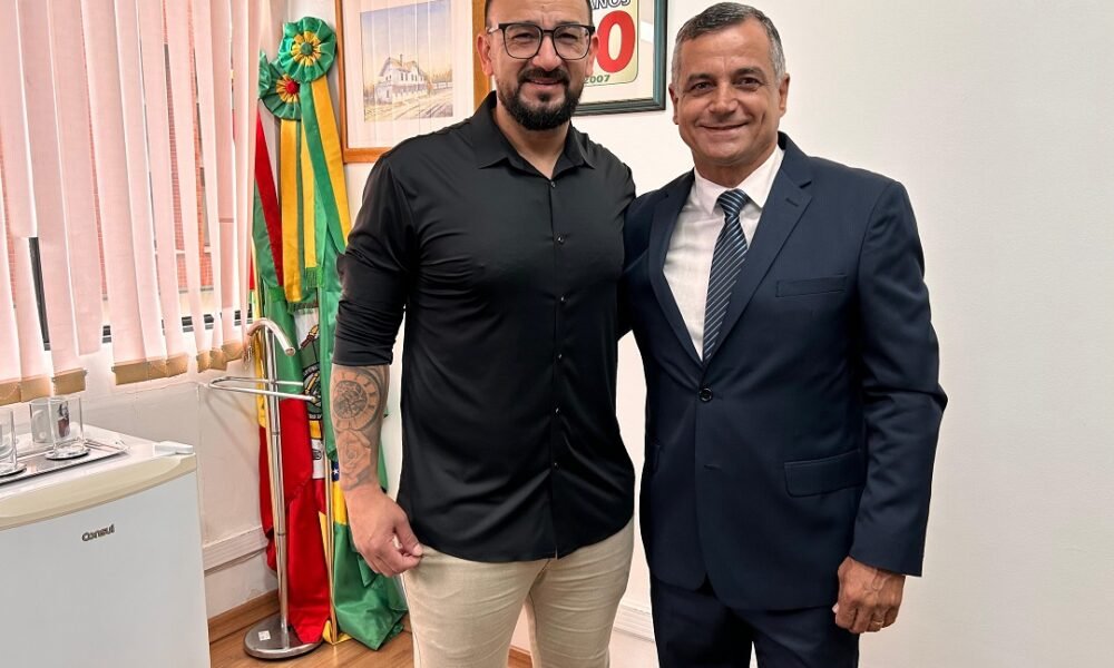 Denilson Santos (Republicanos) toma posse como vereador em Canoas