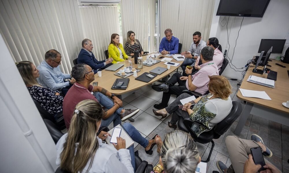 Secretaria de Saúde realiza encontro com direções dos três hospitais canoenses