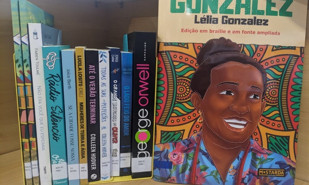 Biblioteca do Sesc Canoas amplia acervo acessível com livros em braille