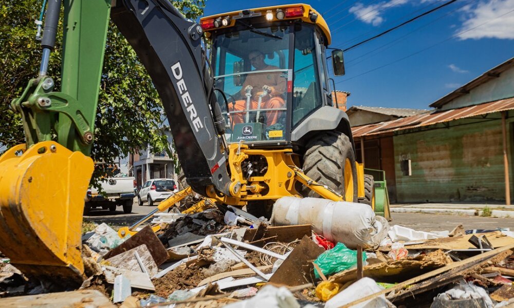 Operação Cidade Limpa já coletou 15 mil toneladas de entulhos em Canoas