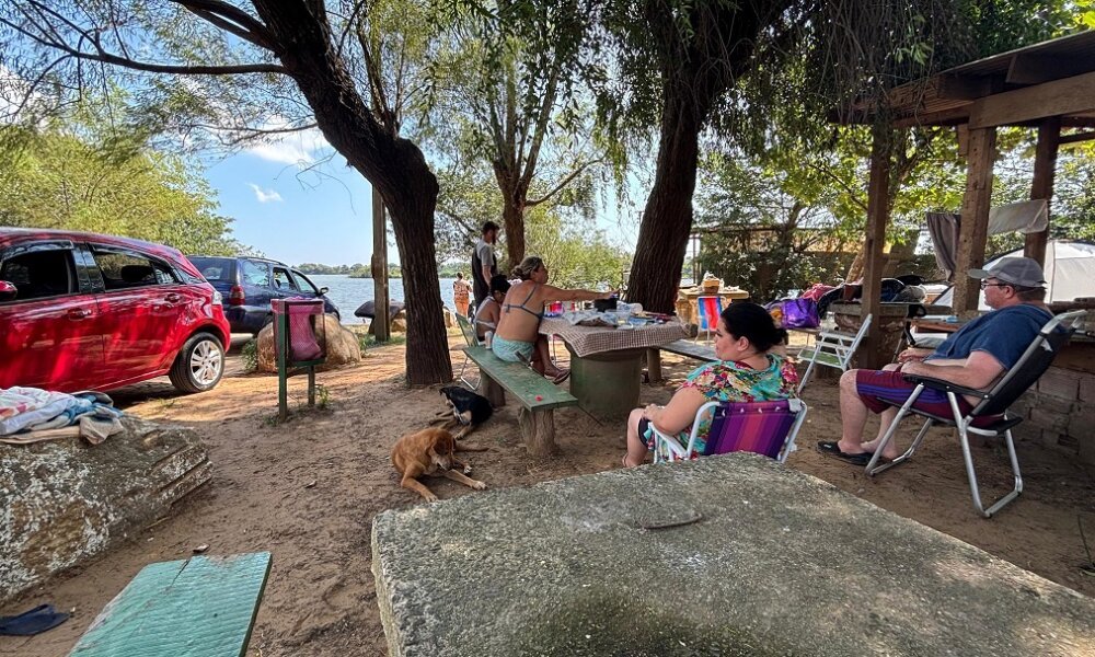 Praia do Paquetá é opção para encarar o calor acima da média histórica