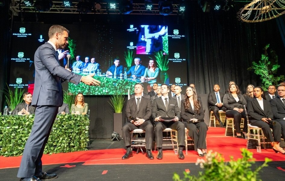 Leite dá posse a 19 novos delegados da Polícia Civil no Rio Grande do Sul