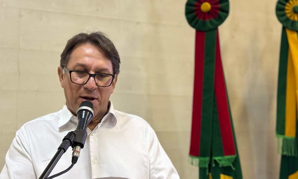 Patteta toma posse como vereador em Canoas