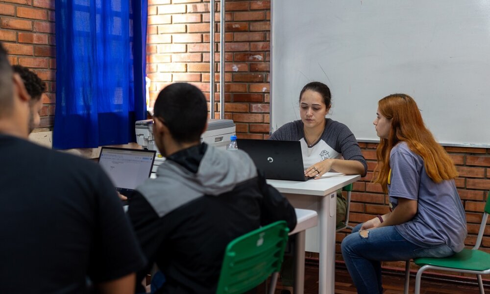Projeto em Canoas leva oportunidade às escolas para confecção de título de eleitor e currículo