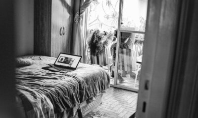 40Nós exposição fotográfica traz a intimidade e o cotidiano de um casal a duas