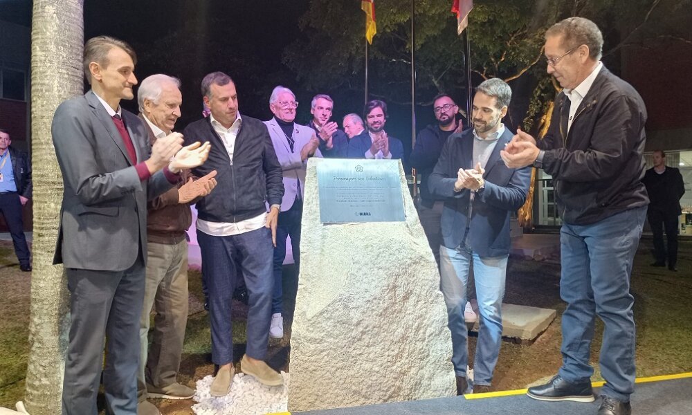 Emoção durante homenagem da Ulbra aos voluntários da enchente