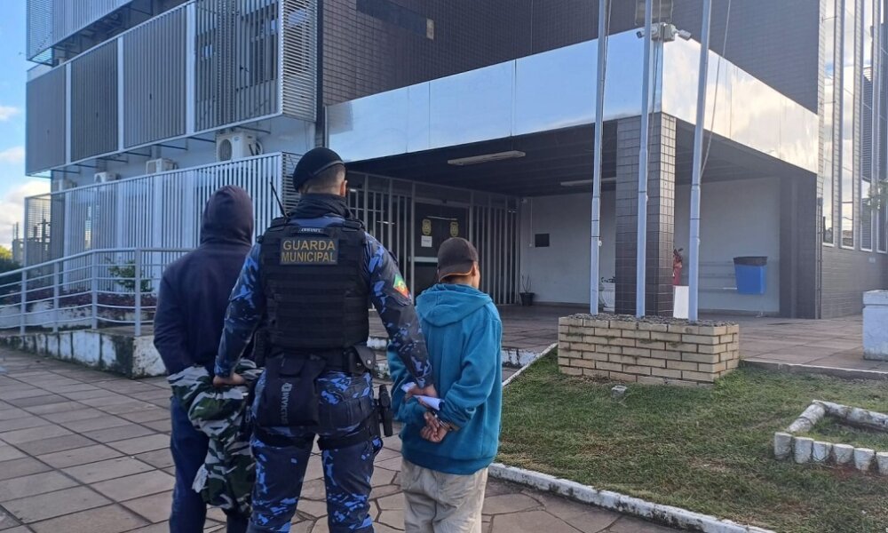 Guarda Municipal de Canoas prende dupla por tráfico de drogas no bairro Harmonia
