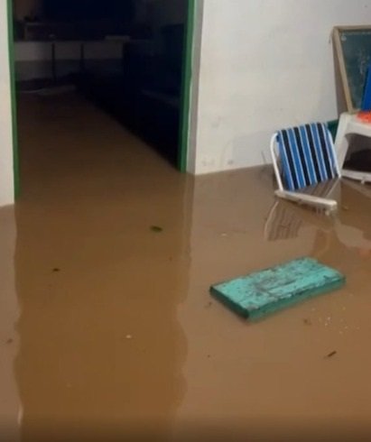 Tempestades provocam estragos, desalojam famílias e causam bloqueios em rodovias no RS