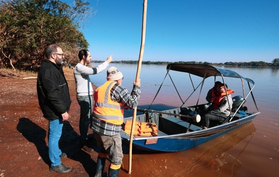 Batimetria está em campo para medir profundidade dos rios de grande porte do Estado