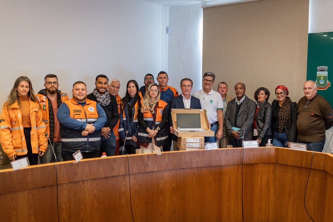 Defesa Civil de Canoas recebe equipamentos para nova sala de monitoramento