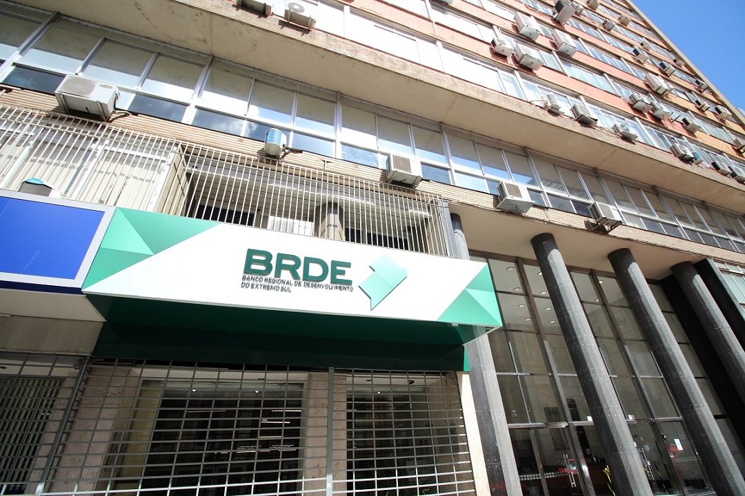 Com salários acima de R$ 10 mil, BRDE abre concurso para vagas nos três estados do Sul