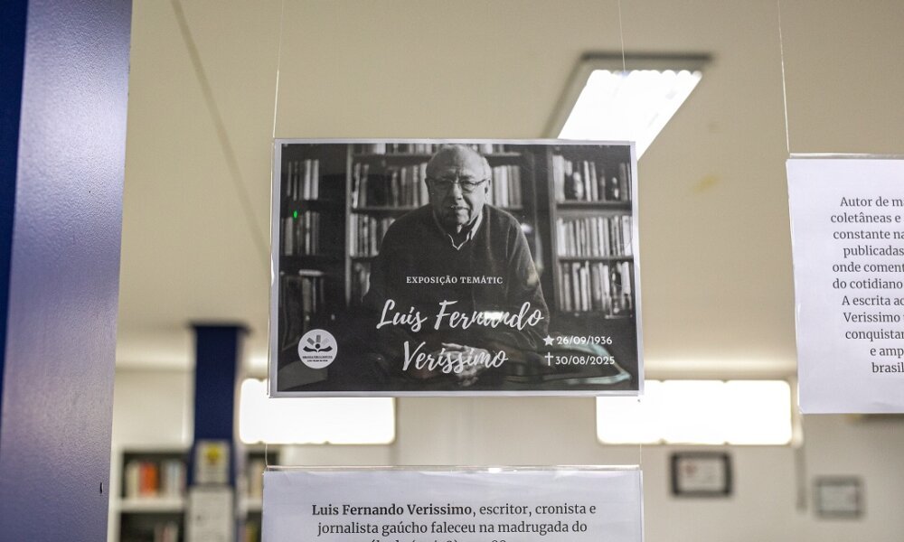 Biblioteca Municipal de Canoas homenageia Luis Fernando Verissimo com exposição literária